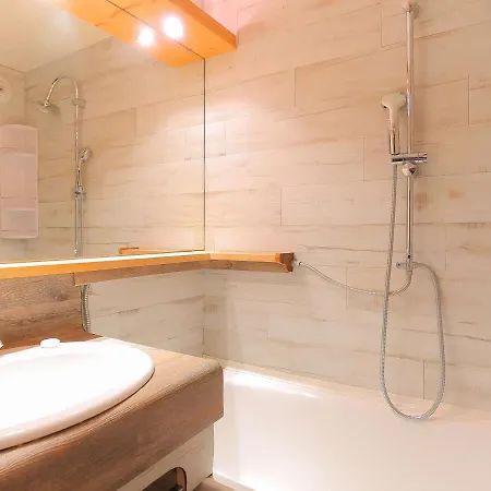 Rénové à – 5 Pers, Balcon Sud, Aux Pieds, Proche Commerces - Fr-1-637-55 * Val Thorens